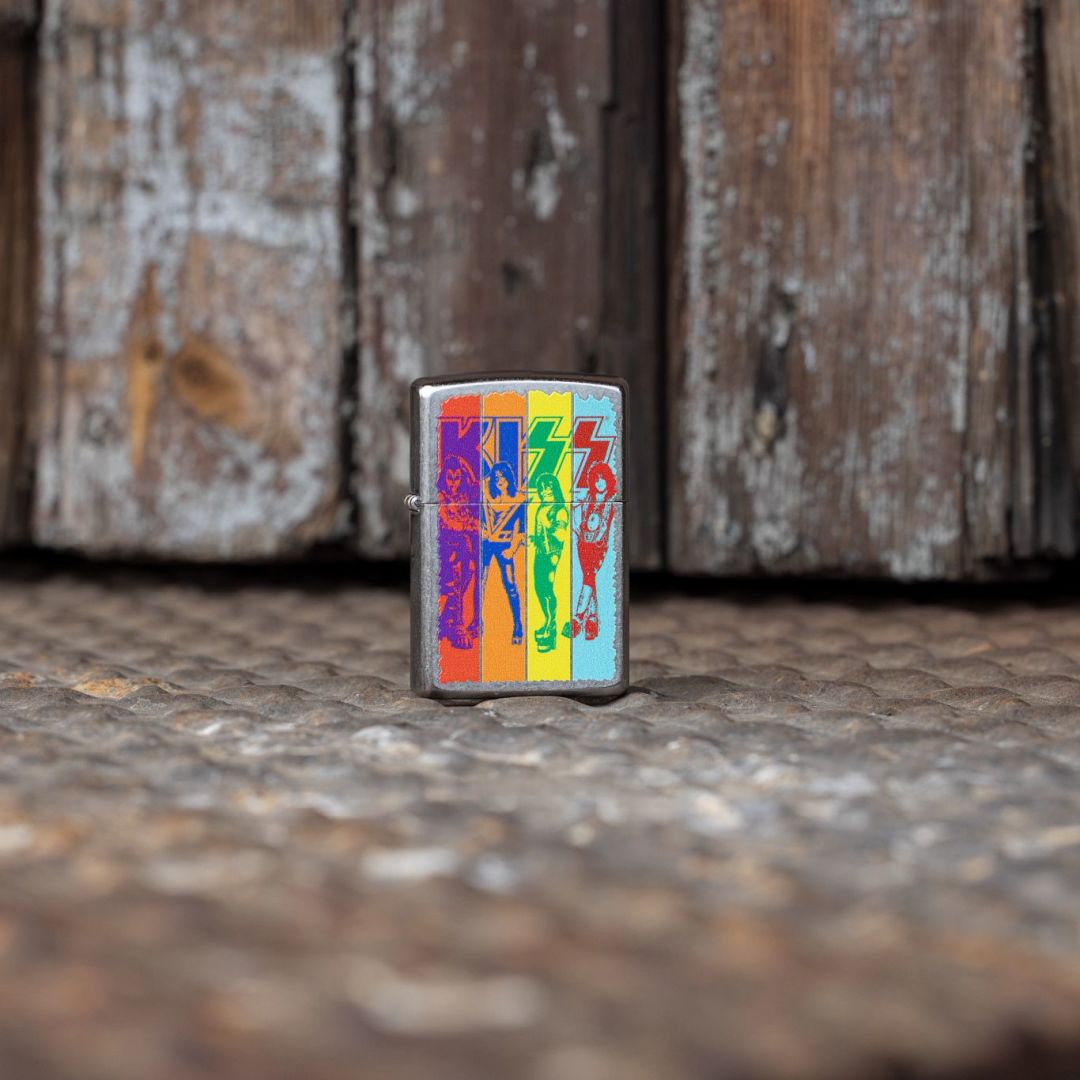 Zippo KISS® Fly Flag Design Street Chrome Windproof Lighter