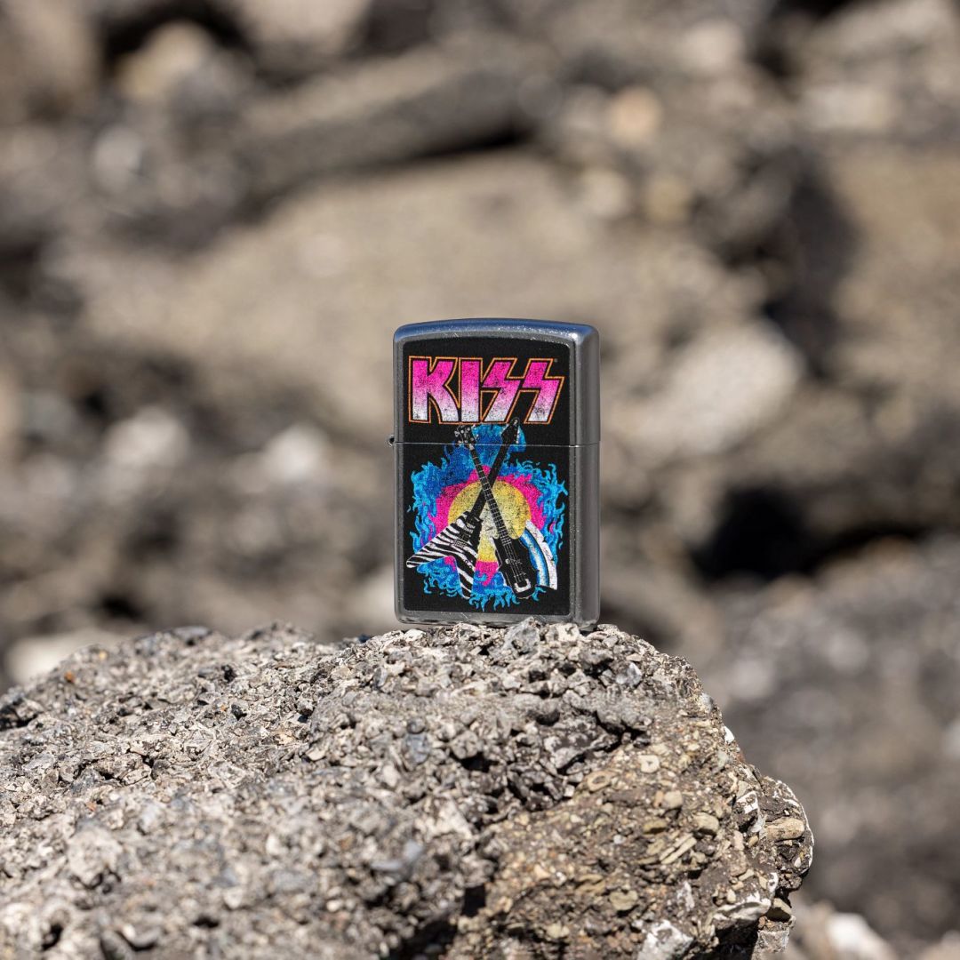 Zippo KISS® Axe Bass Design Street Chrome Windproof Lighter
