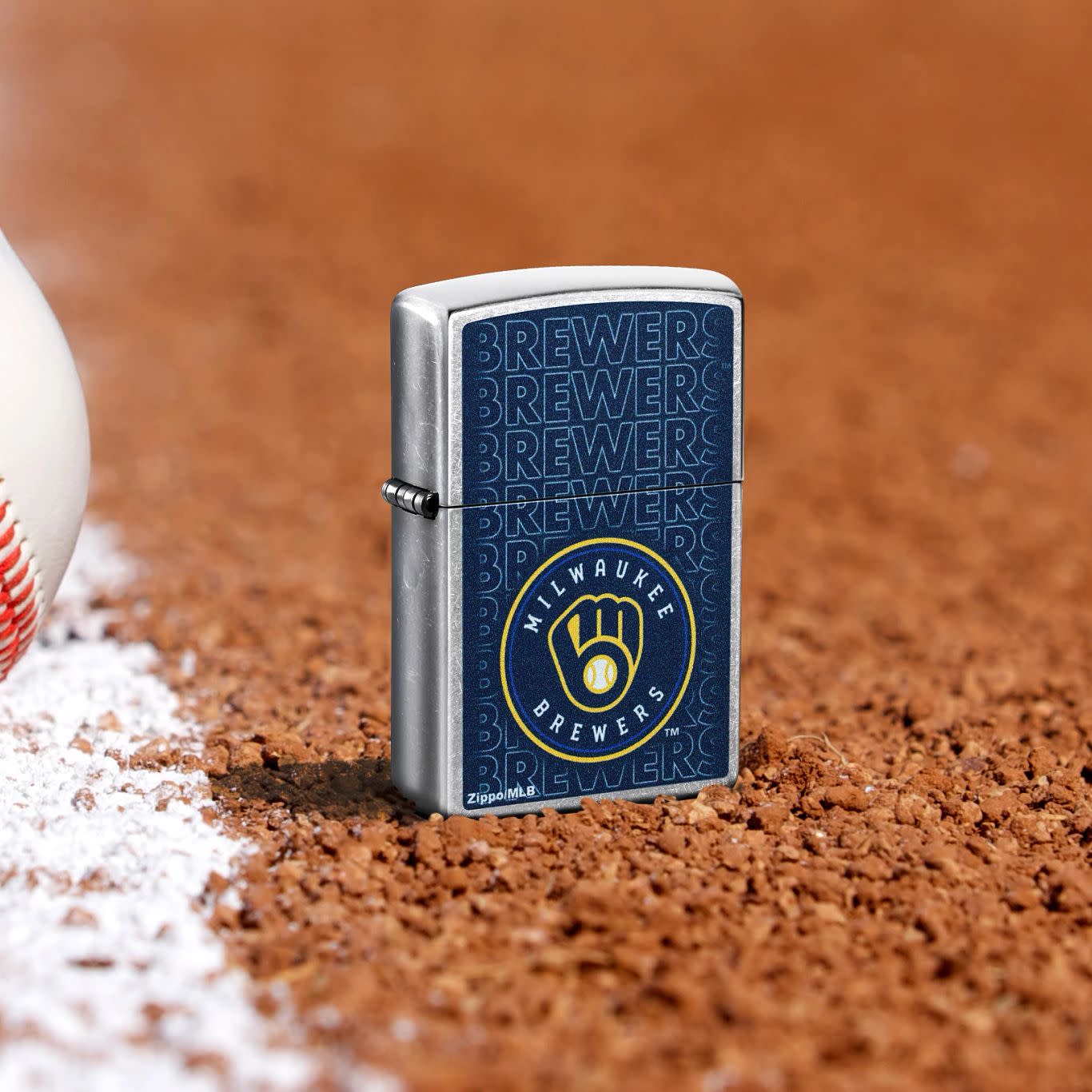 Zippo MLB® Milwaukee Brewers™ Logo Design Street Chrome Windproof Lighter