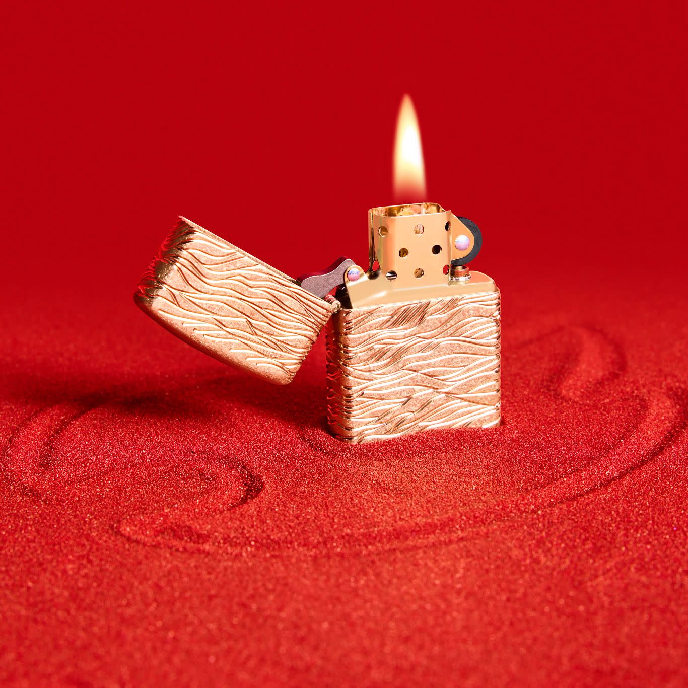 Zippo Luxury Waves Design Armor® Tumbled Brass Windproof Lighter