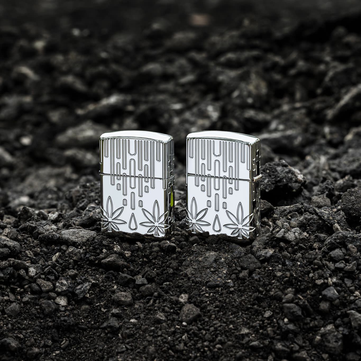 Zippo Waxy Leaf Design Armor® High Polish Chrome Windproof Lighter