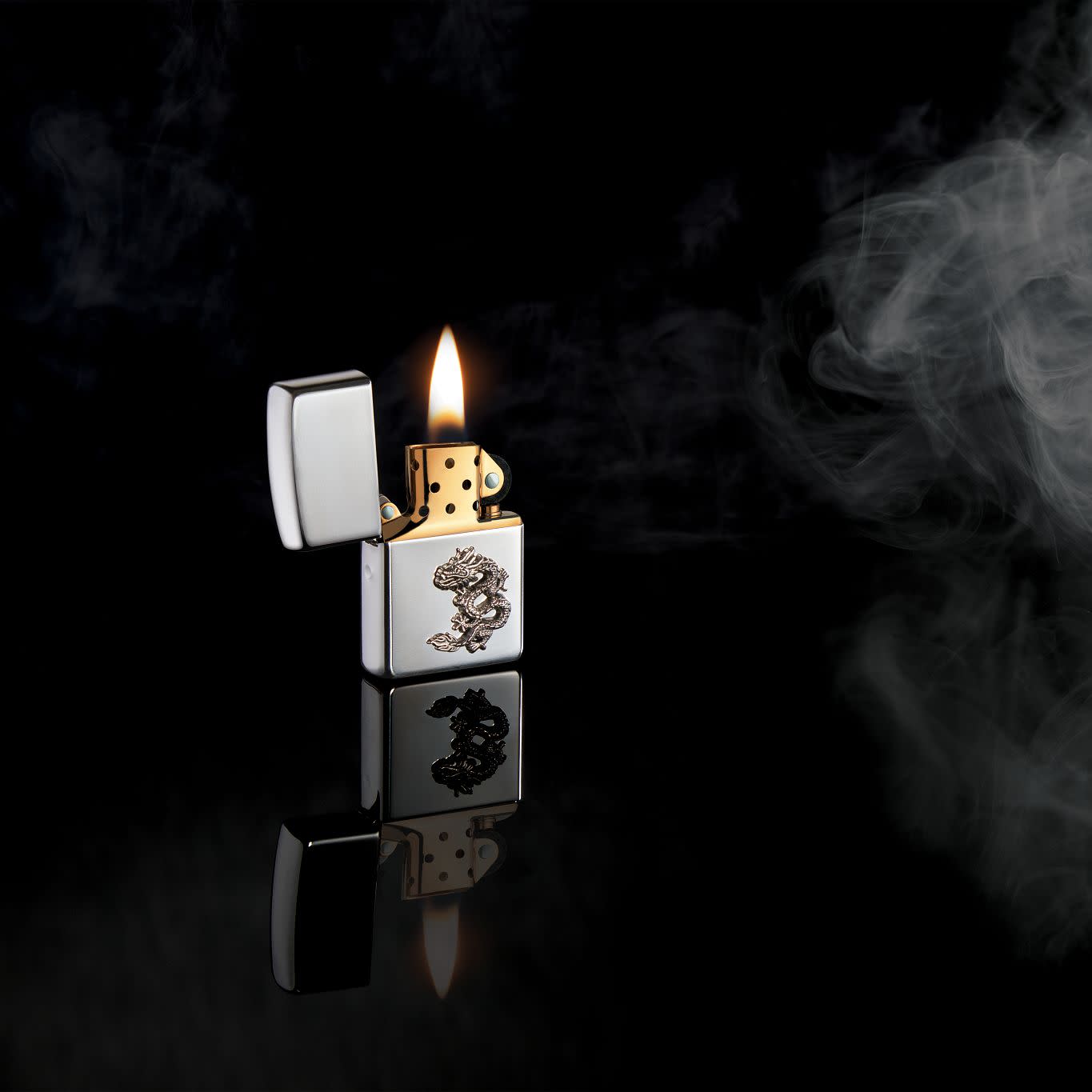 Zippo Armor® Chinese Dragon Sterling Silver Emblem Windproof Lighter